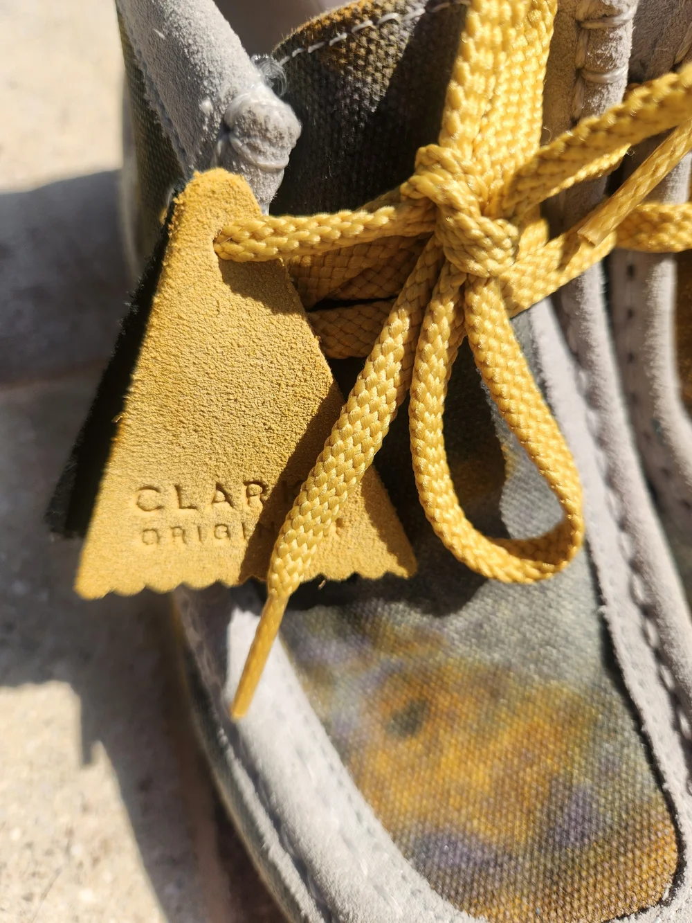 Clarks Wallabee Boot Kids Youth 1.5W Tie Dye Gray Yellow Lace Up